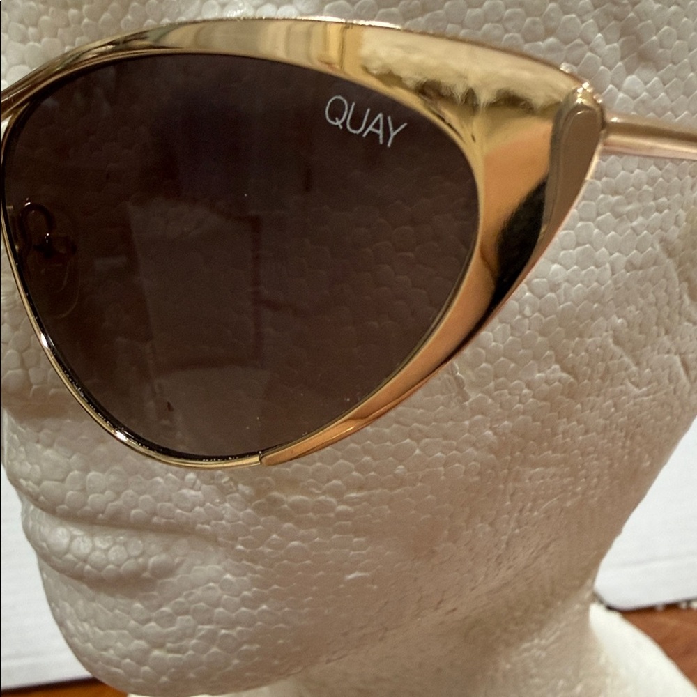 Quay Australia Alissa Violet BO$$ Cat Eye Sunglasses 😎 in Gold & Purple New